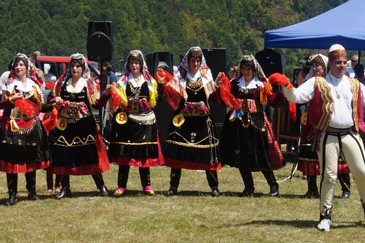 Traditional Albanian folk dance at Logu i Bjeshkëve festival